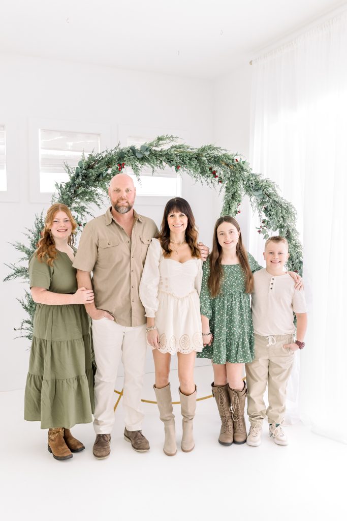 family posing for mini session